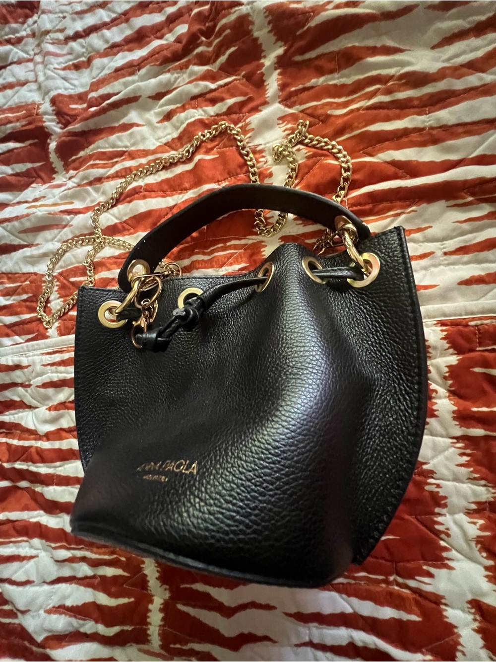Anna Paola Black Leather Bucket Bag with Gold-tine chain and hardware - Picture 4 of 14